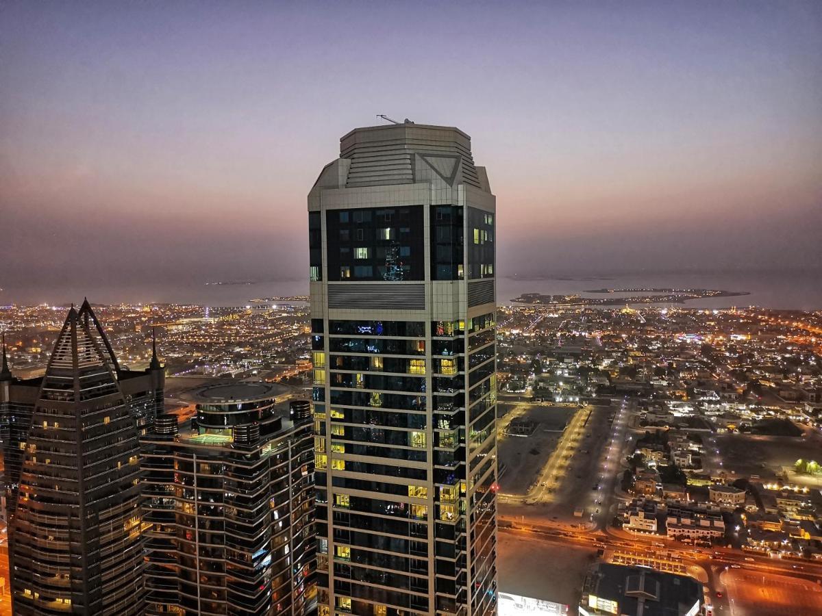 Apartment Vacay Lettings -spotlight Infinity Pool At Paramount Tower Dubai