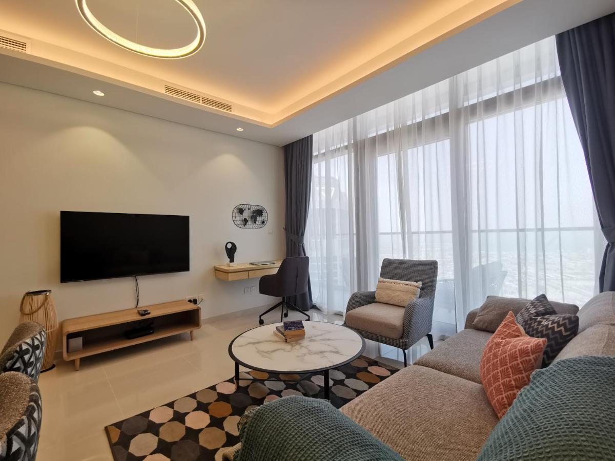 Apartment Vacay Lettings -spotlight Infinity Pool At Paramount Tower