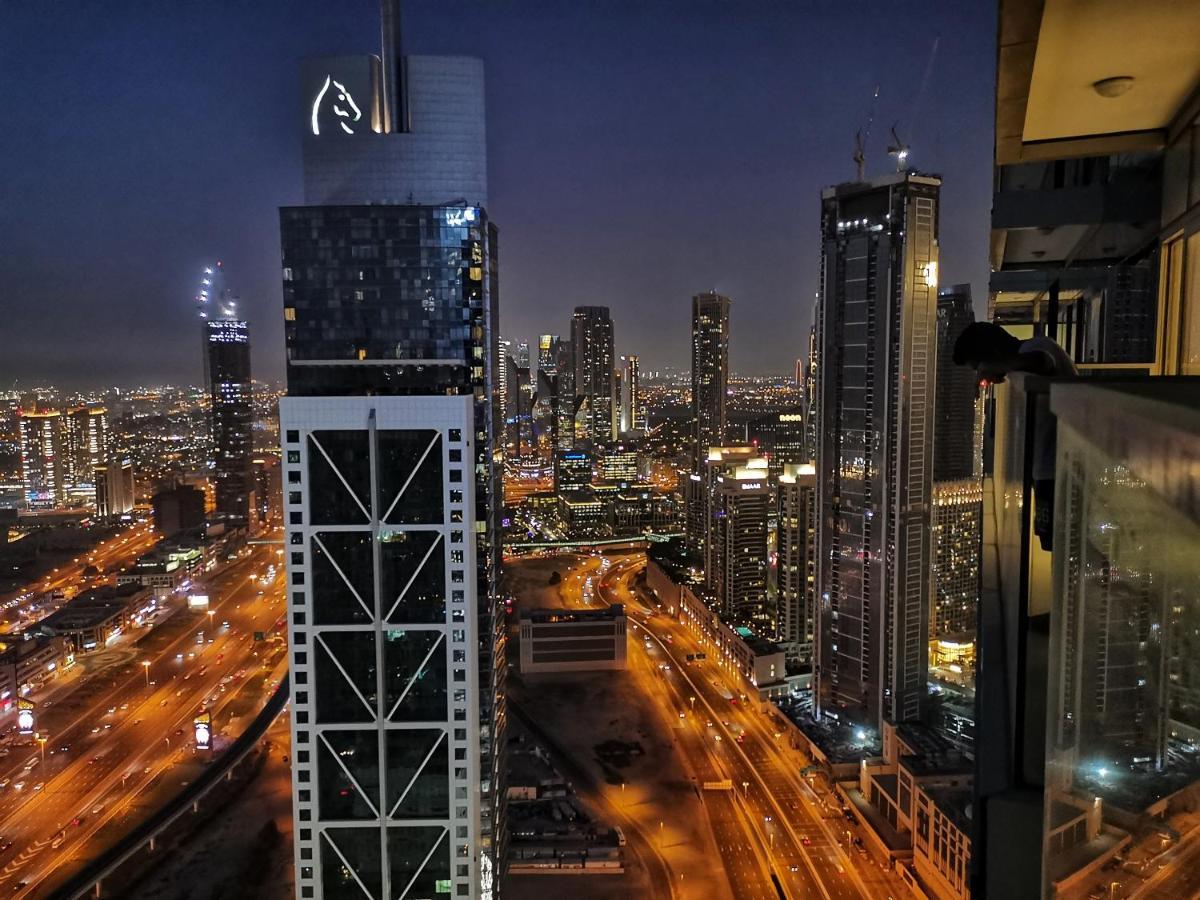 Vacay Lettings -spotlight Infinity Pool At Paramount Tower Apartment