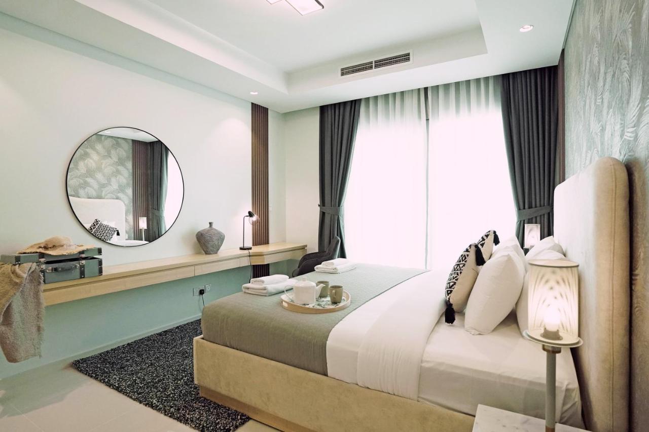 Vacay Lettings -spotlight Infinity Pool At Paramount Tower * Dubai