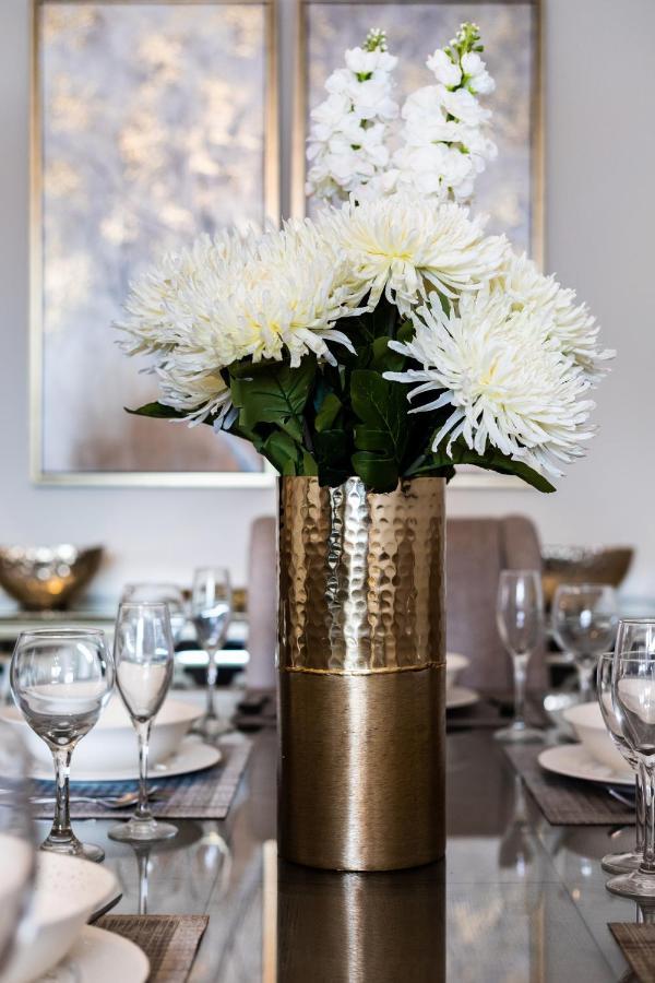 Eden's Homes & - Sparkle Tower Apartment *