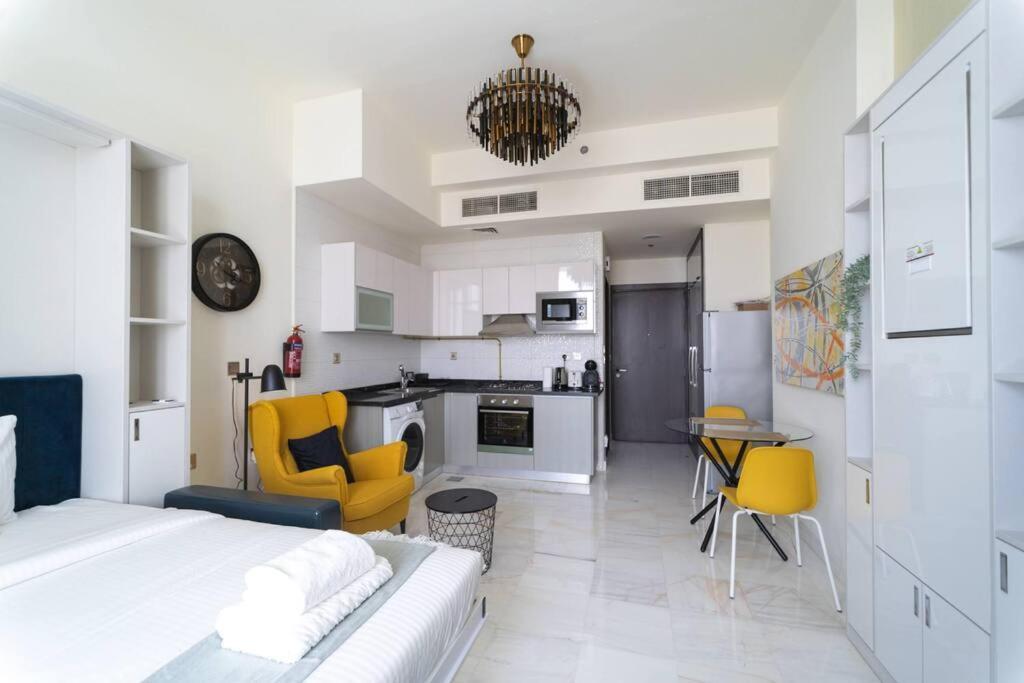Cosy Studio With Luxurious Pool In Business Bay- Bayz Tower Apartment *