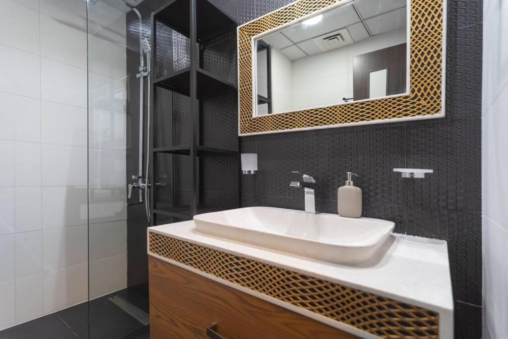 Cosy Studio With Luxurious Pool In Business Bay- Bayz Tower * Dubai