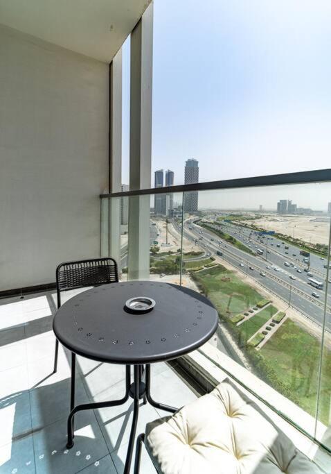 Cosy Studio With Luxurious Pool In Business Bay- Bayz Tower Apartment Dubai