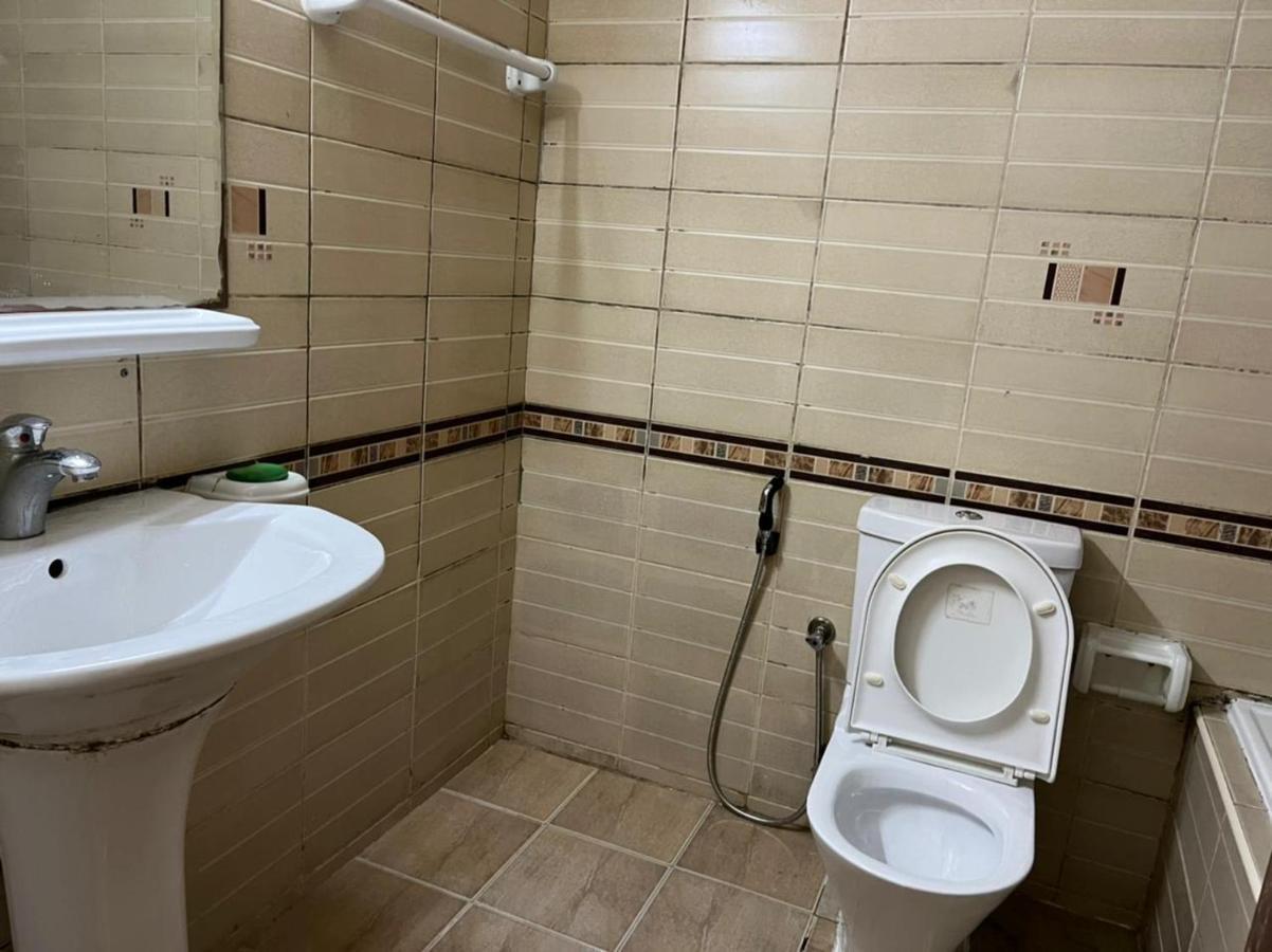 Master Attached Bathroom *