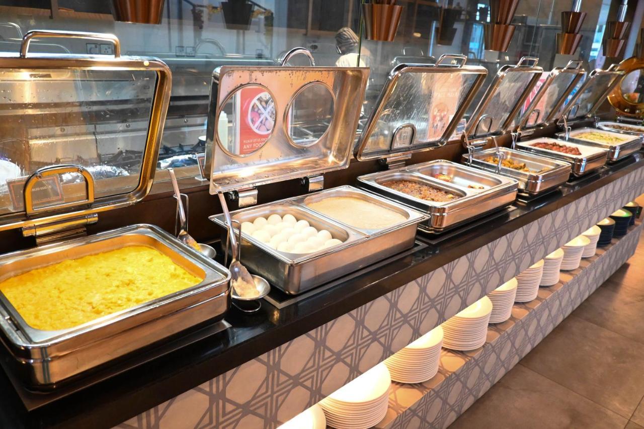 Hotel Novotel Dubai Gold District 4*