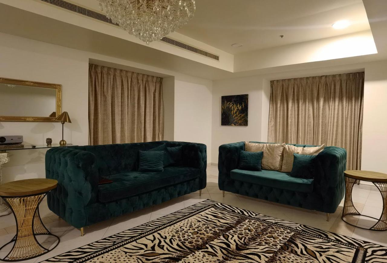 Serenity 3br Palm View In Marina