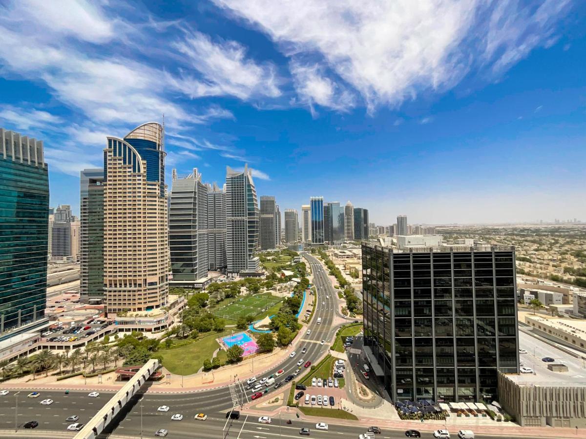 Higuests - Modern With Incredible Skyline View Apartment