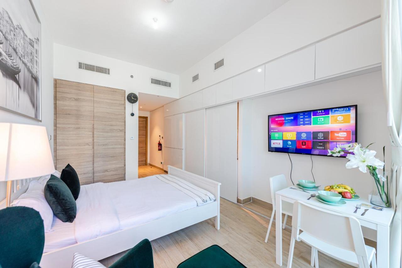 Marco Polo - Modern Studio With Amazing Views From Balcony Apartment *