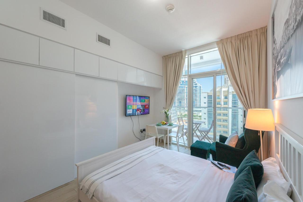 Marco Polo - Modern Studio With Amazing Views From Balcony * Dubai