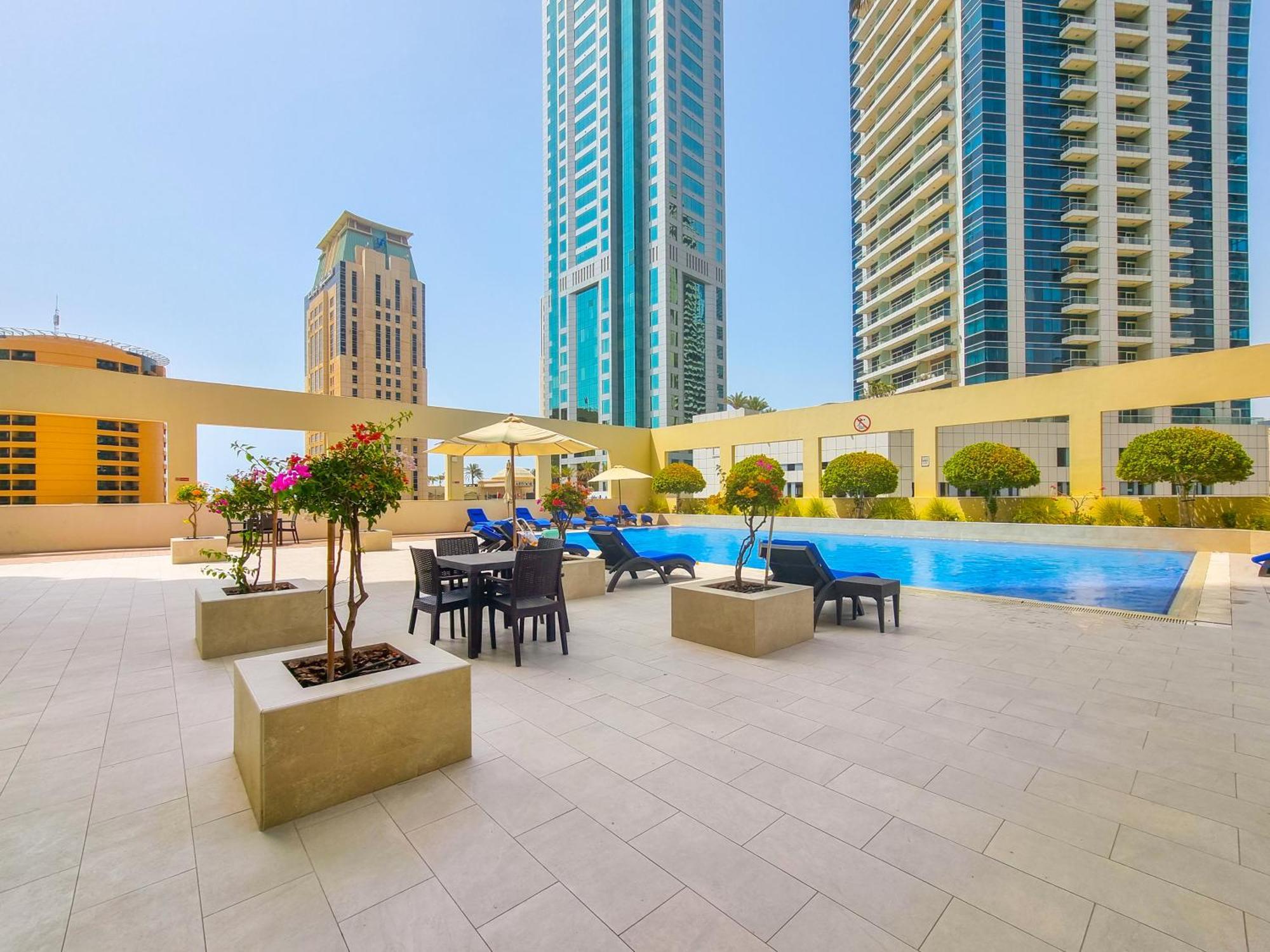 Apartment Eden's Homes & - Royal Oceanic Dubai