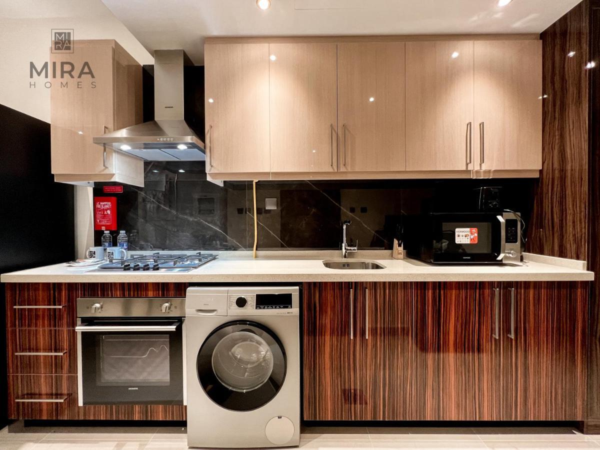 Mira Holiday Homes - Lovely Studio With Burj Khalifa View Apartment *