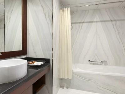 Howard Johnson Bur 3*