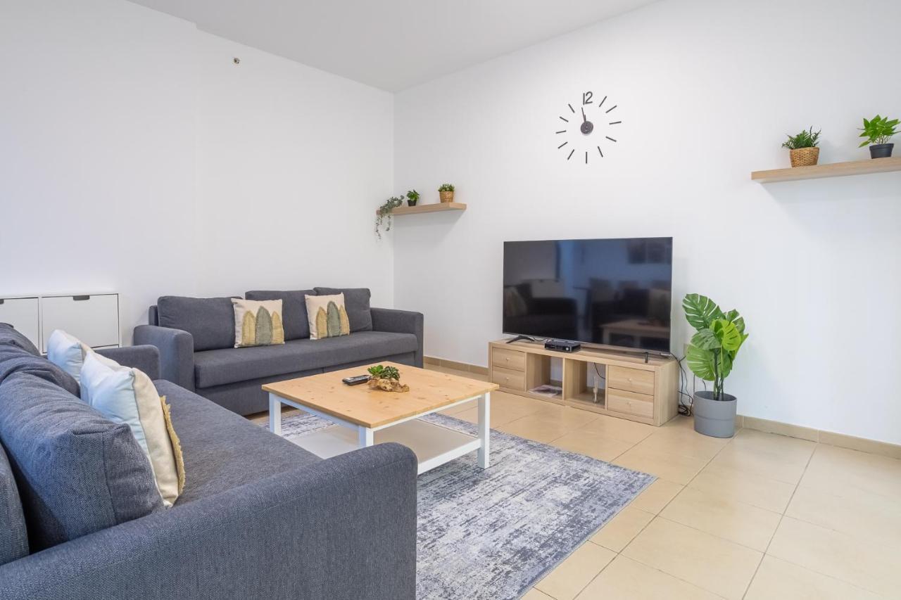 Lovely 2 Bedroom Near The Beach Apartment Dubai