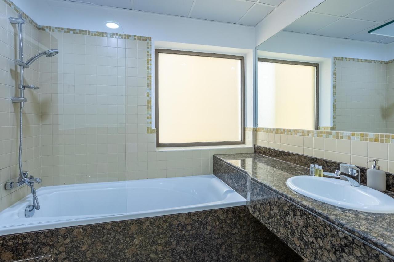 Lovely 2 Bedroom Near The Beach Apartment *
