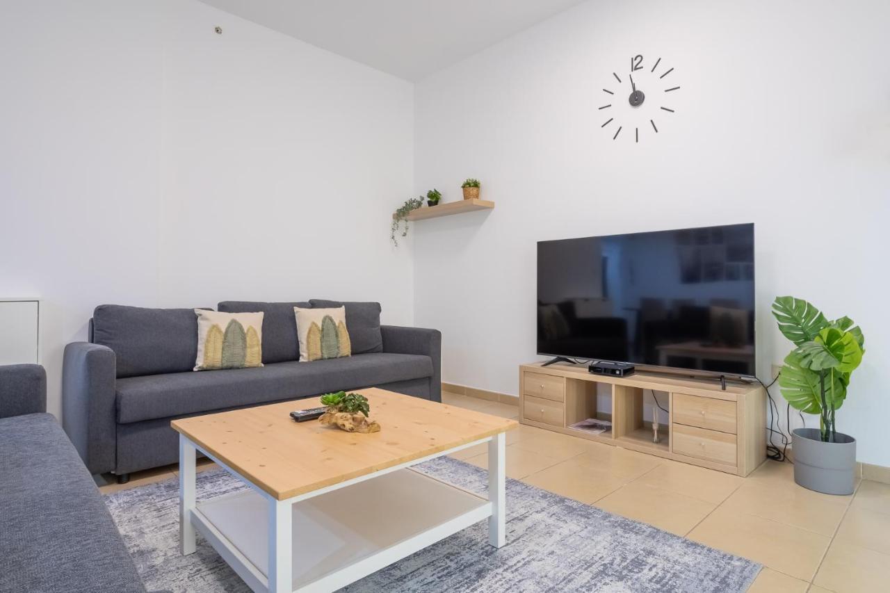 Apartment Lovely 2 Bedroom Near The Beach *