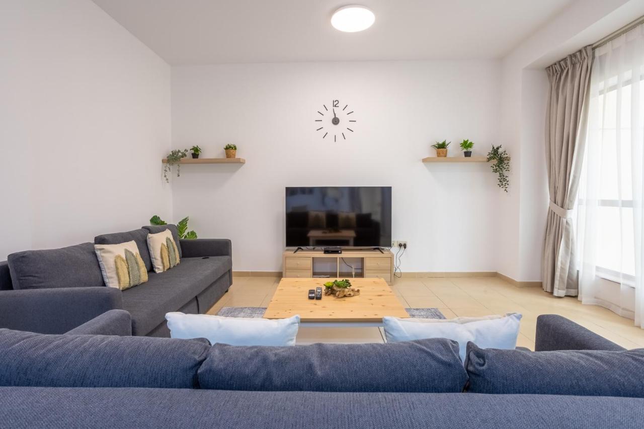 Apartment Lovely 2 Bedroom Near The Beach