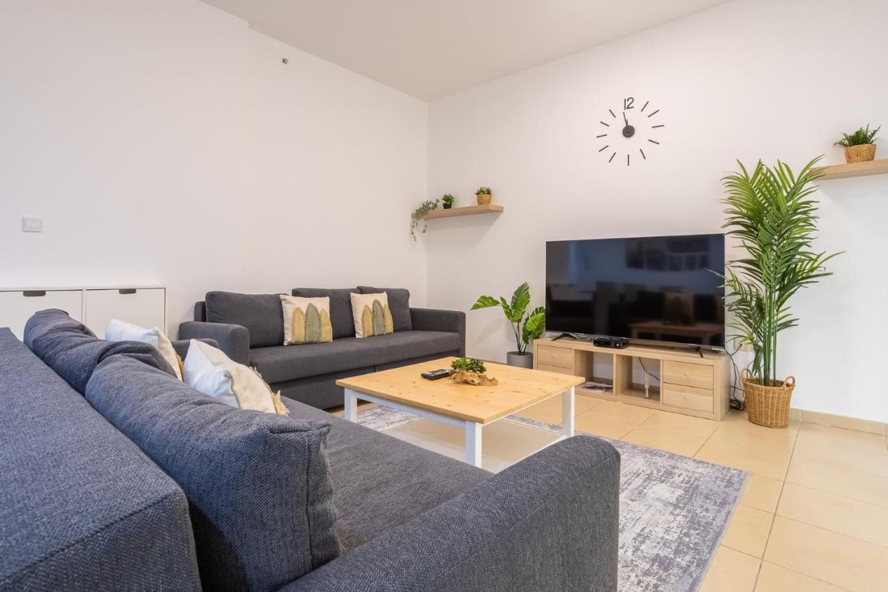 Apartment Lovely 2 Bedroom Near The Beach