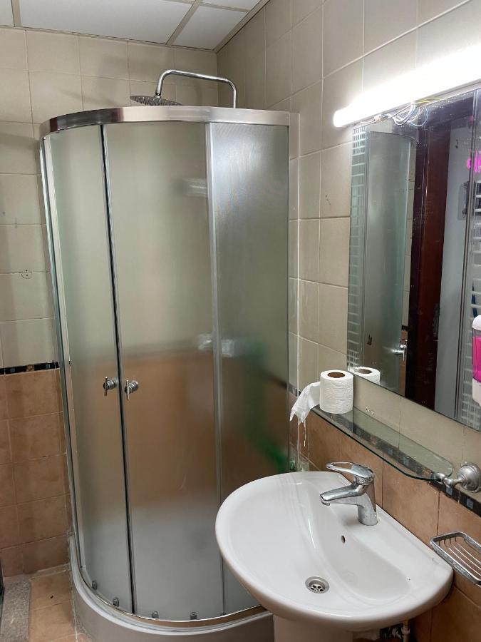 Pharos Sheikh Zaied Private Bed Space Inn *