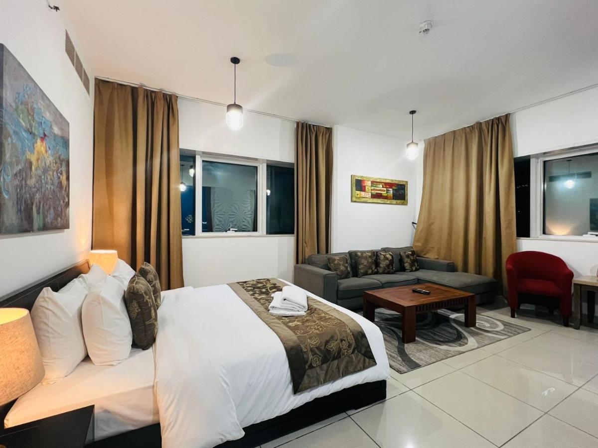 Entire Private Self Catered Marina Apartment *