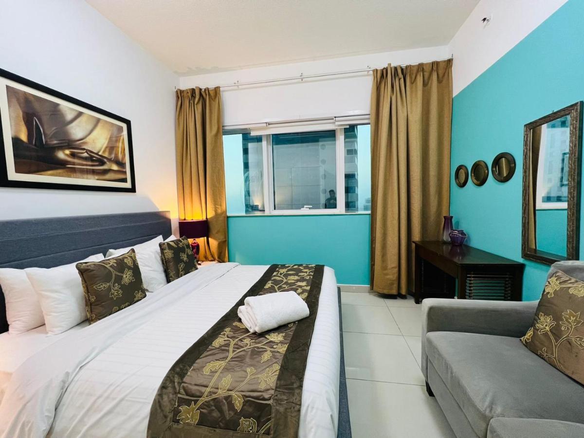 Entire Private Self Catered Marina Apartment *