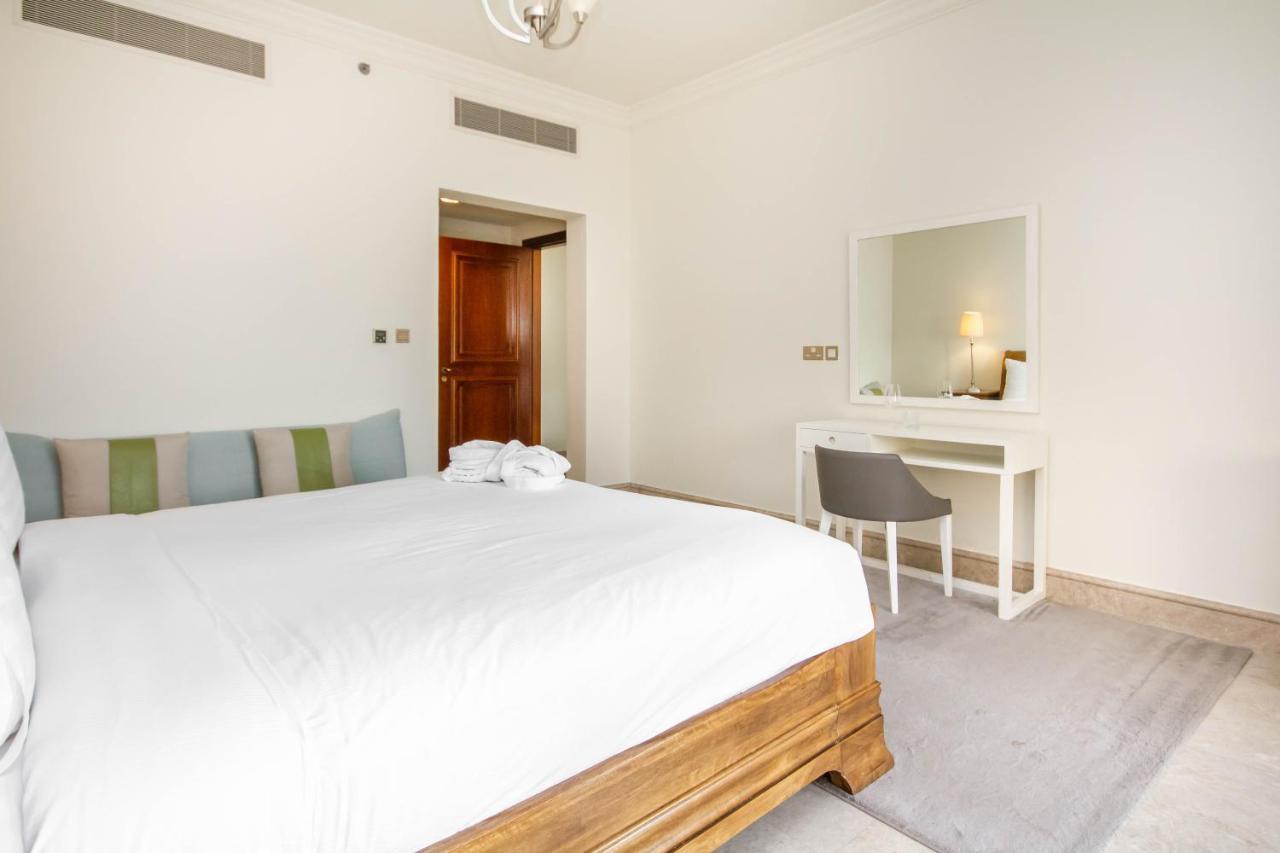 Bespoke Homes - Palm Jumeirah- 2 Bedroom & Pool Access, South Apartment