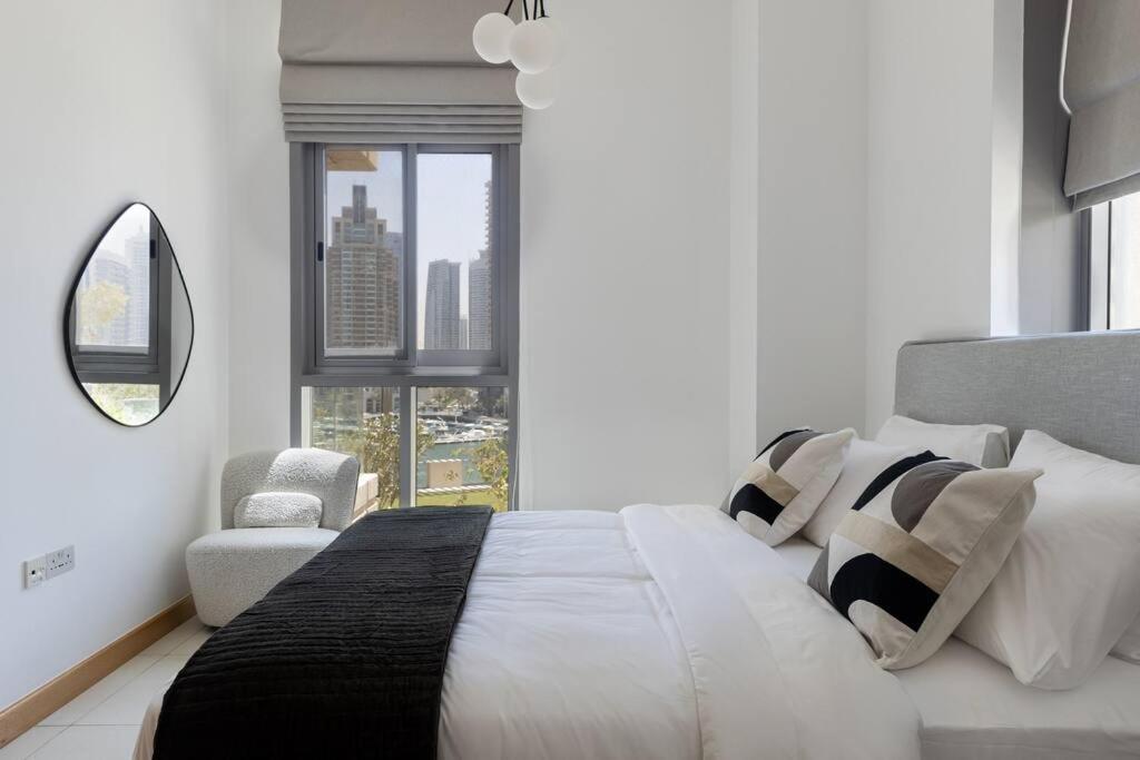 Marina, Two Bedrooms With Full Marina View Apartment *