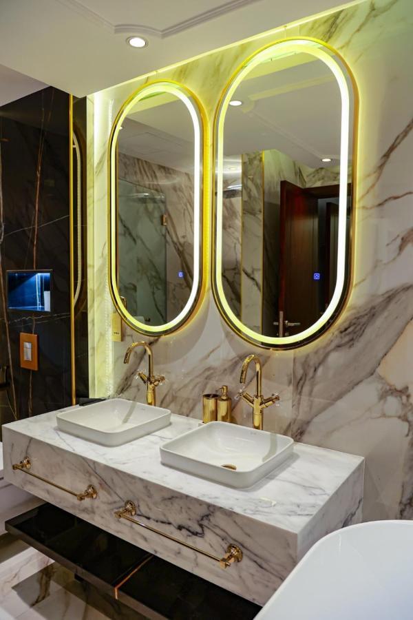 The Burj Khalifa View - Luxury In Downtown Dubai