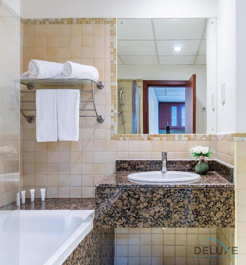Pool Views Studio Minutes Away To Jbr Beach, Rimal 3 By Deluxe * Dubai