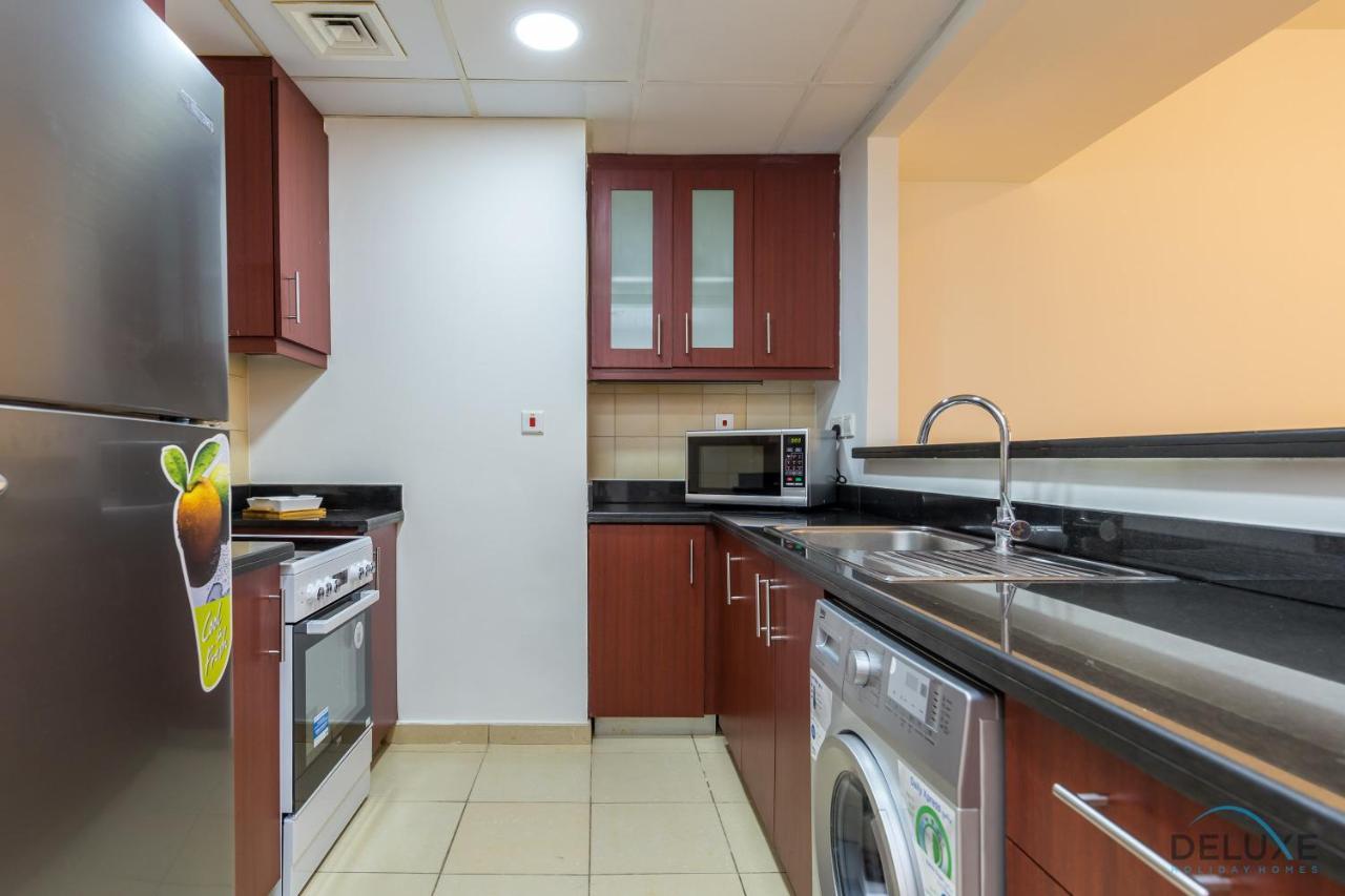 Apartment Pool Views Studio Minutes Away To Jbr Beach, Rimal 3 By Deluxe Dubai