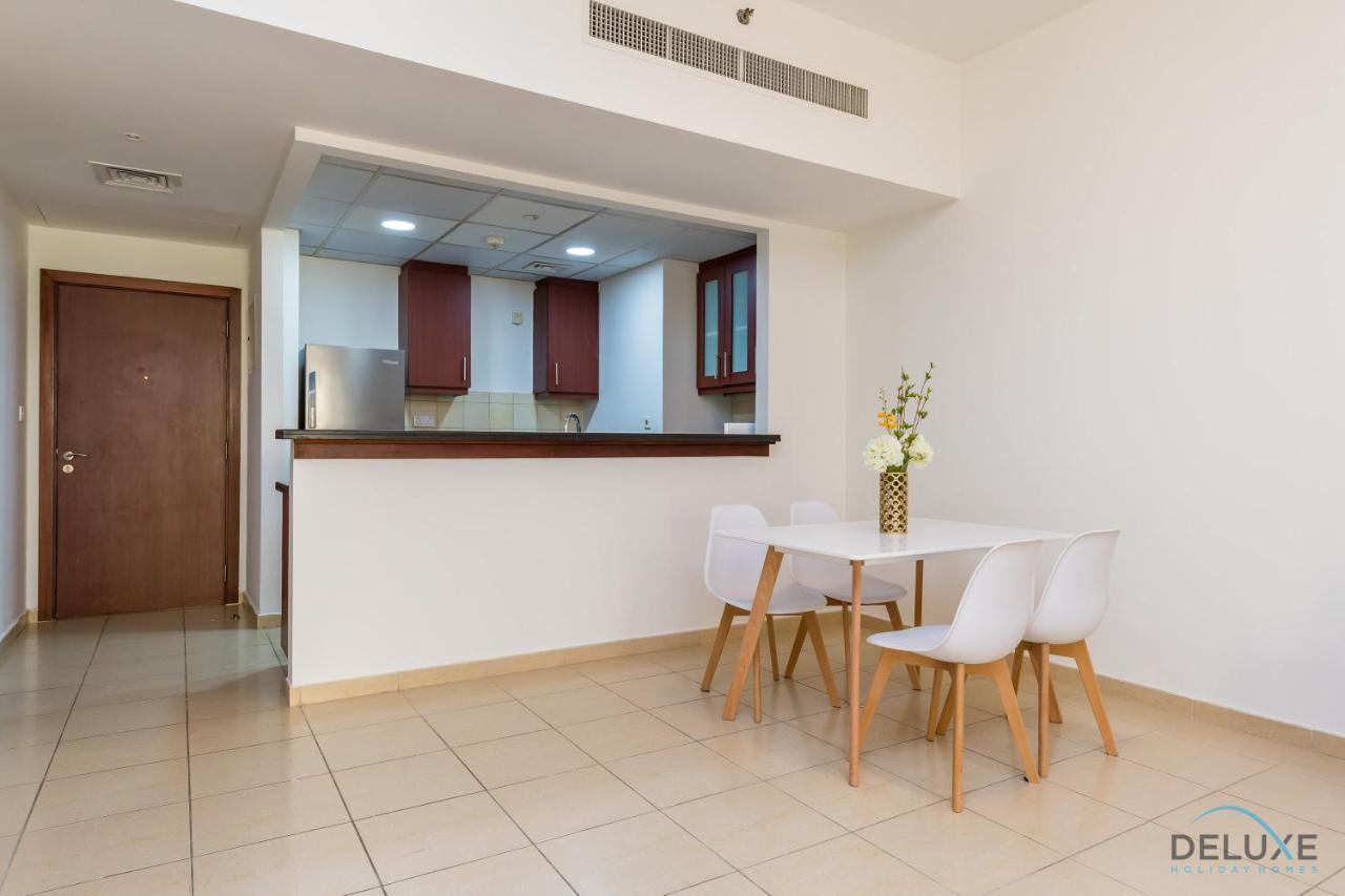 Apartment Pool Views Studio Minutes Away To Jbr Beach, Rimal 3 By Deluxe Dubai