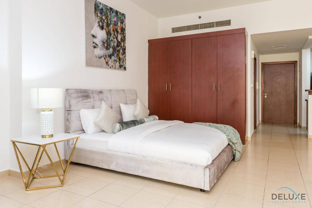 Pool Views Studio Minutes Away To Jbr Beach, Rimal 3 By Deluxe Apartment Dubai