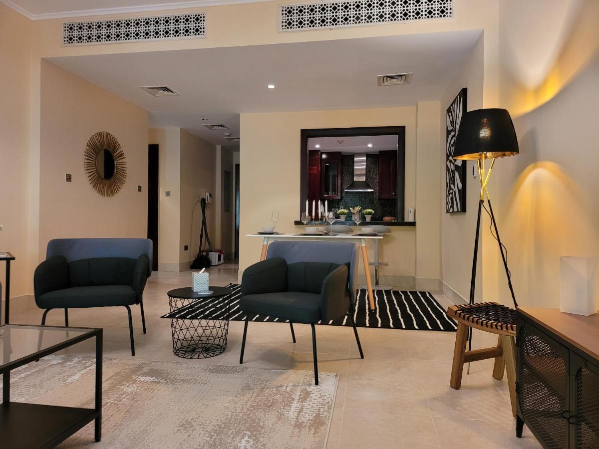 Luxury 3 Bedroom - Mall 5 Min Walk Apartment *