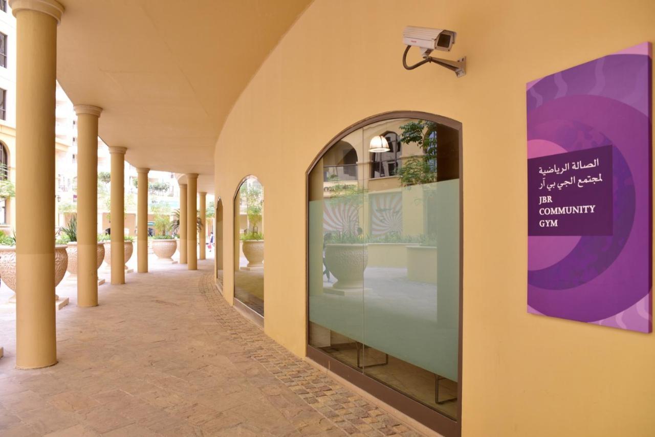 La Buena Vida Homes: Beachfront Luxury In Jbr Apartment