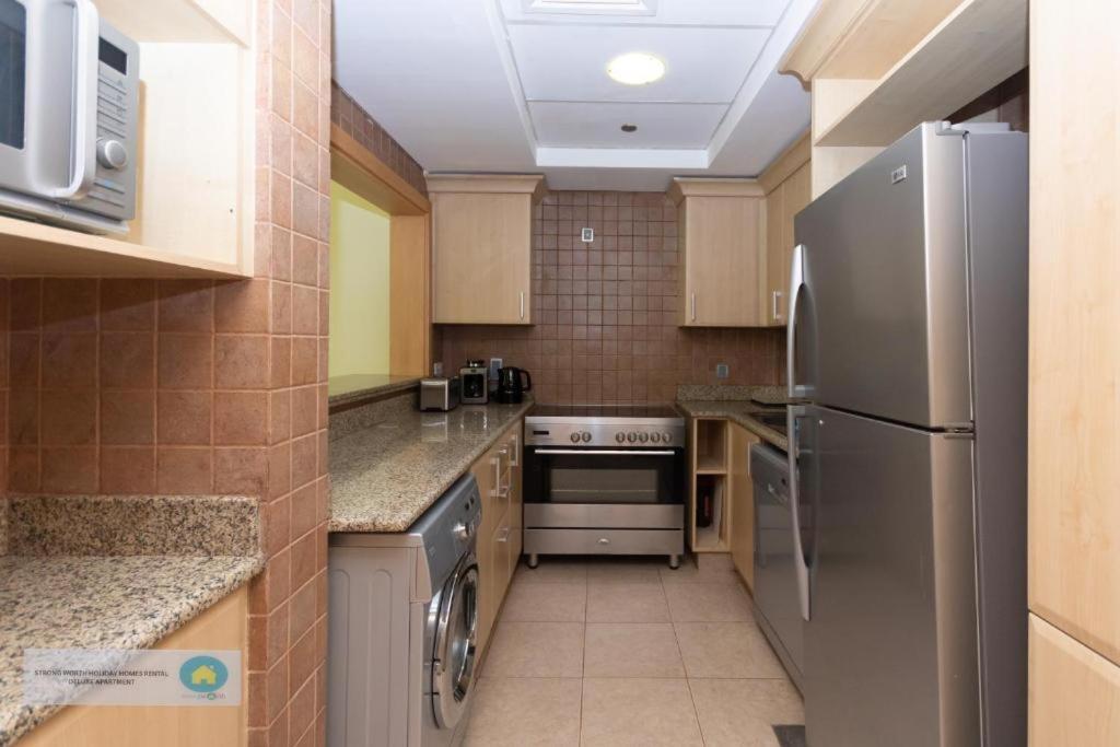 Palm Jumeirah 2 Bed Apartment *