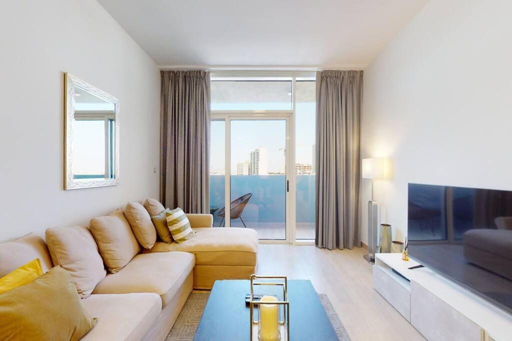Lovely And Spacious 1 Bedroom With Extra Sofa Bed * Dubai