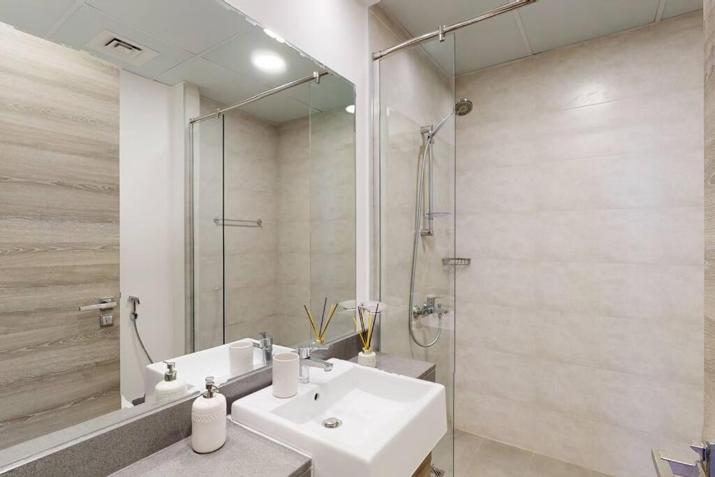 Apartment Lovely And Spacious 1 Bedroom With Extra Sofa Bed