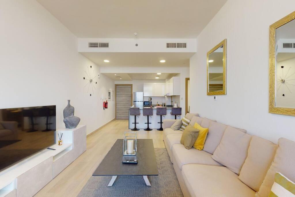 Lovely And Spacious 1 Bedroom With Extra Sofa Bed * Dubai