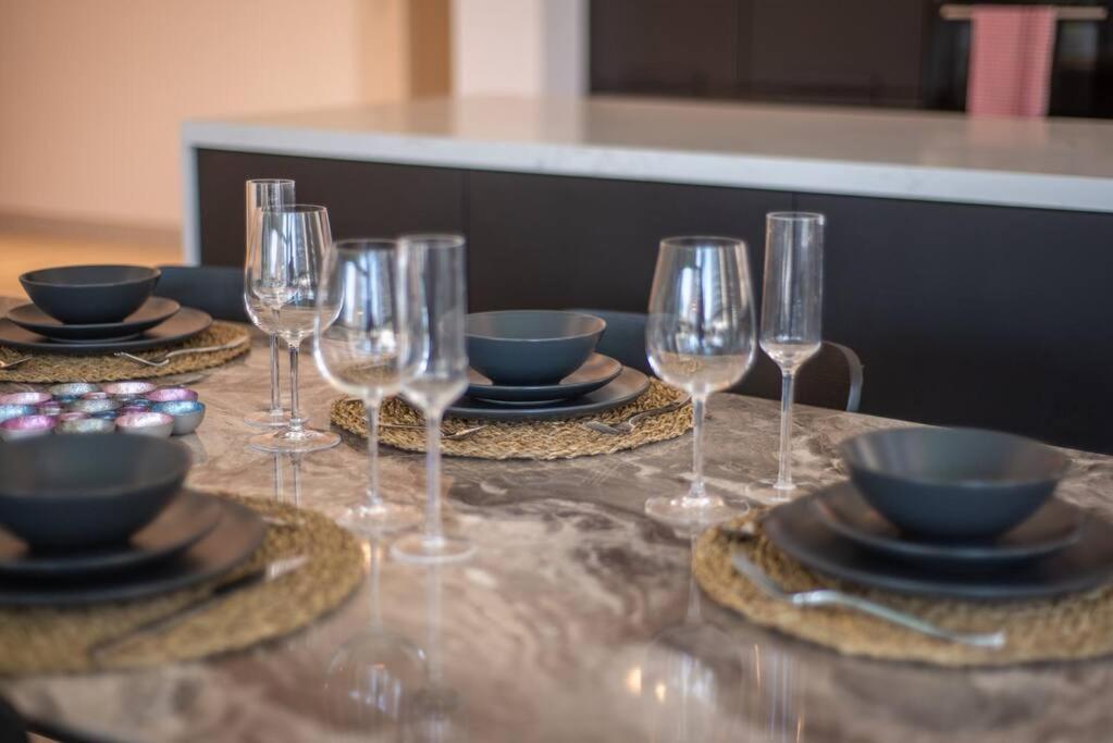 Astonishing 3bdr In The Heart Of Marina Apartment Dubai