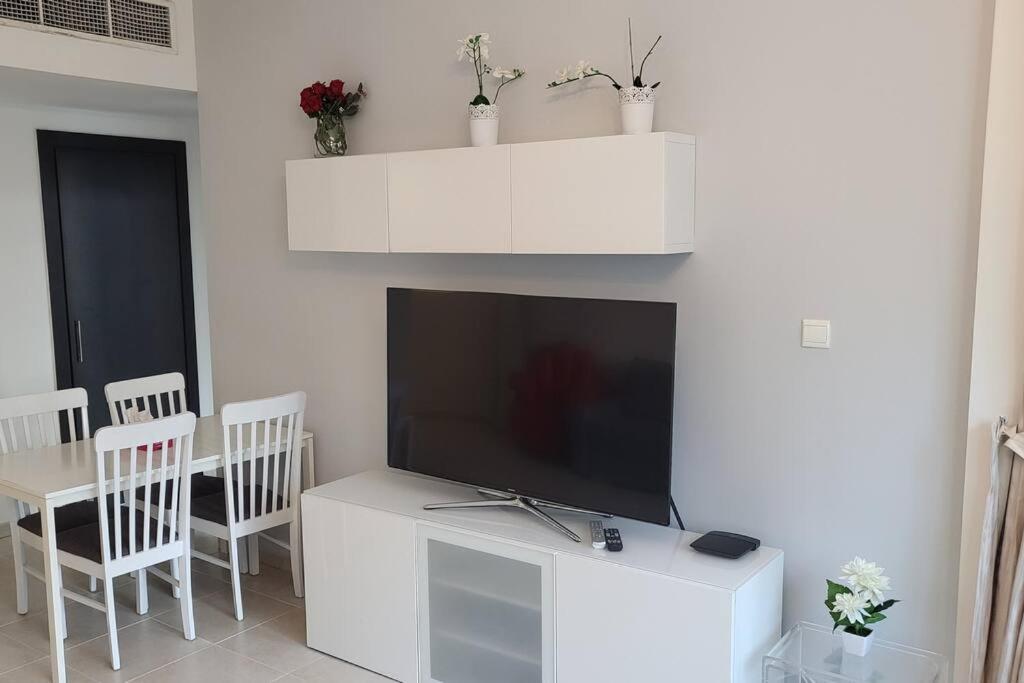 Marina 1 Bedroom Apt. Walking Distance Jbr. * Dubai