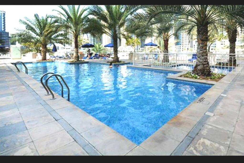 Marina 1 Bedroom Apt. Walking Distance Jbr. Apartment