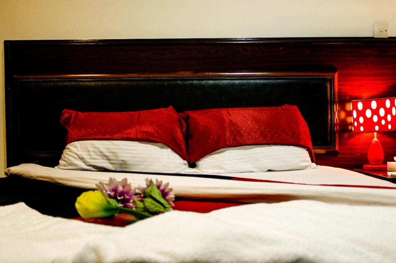 Hotel Karoon *