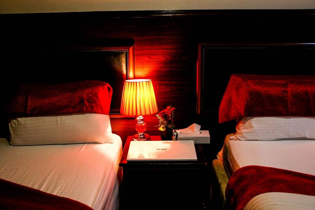 Karoon Hotel *