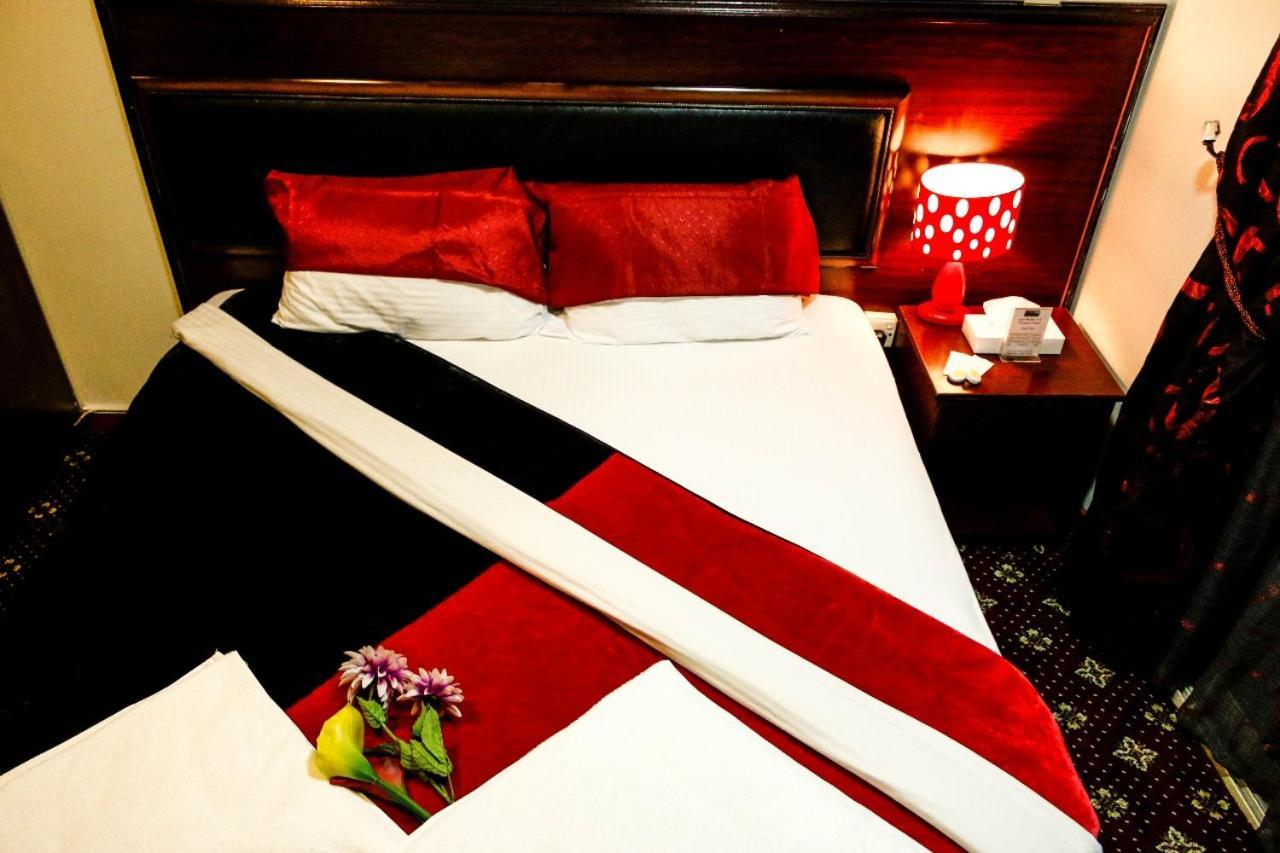 Karoon Hotel *