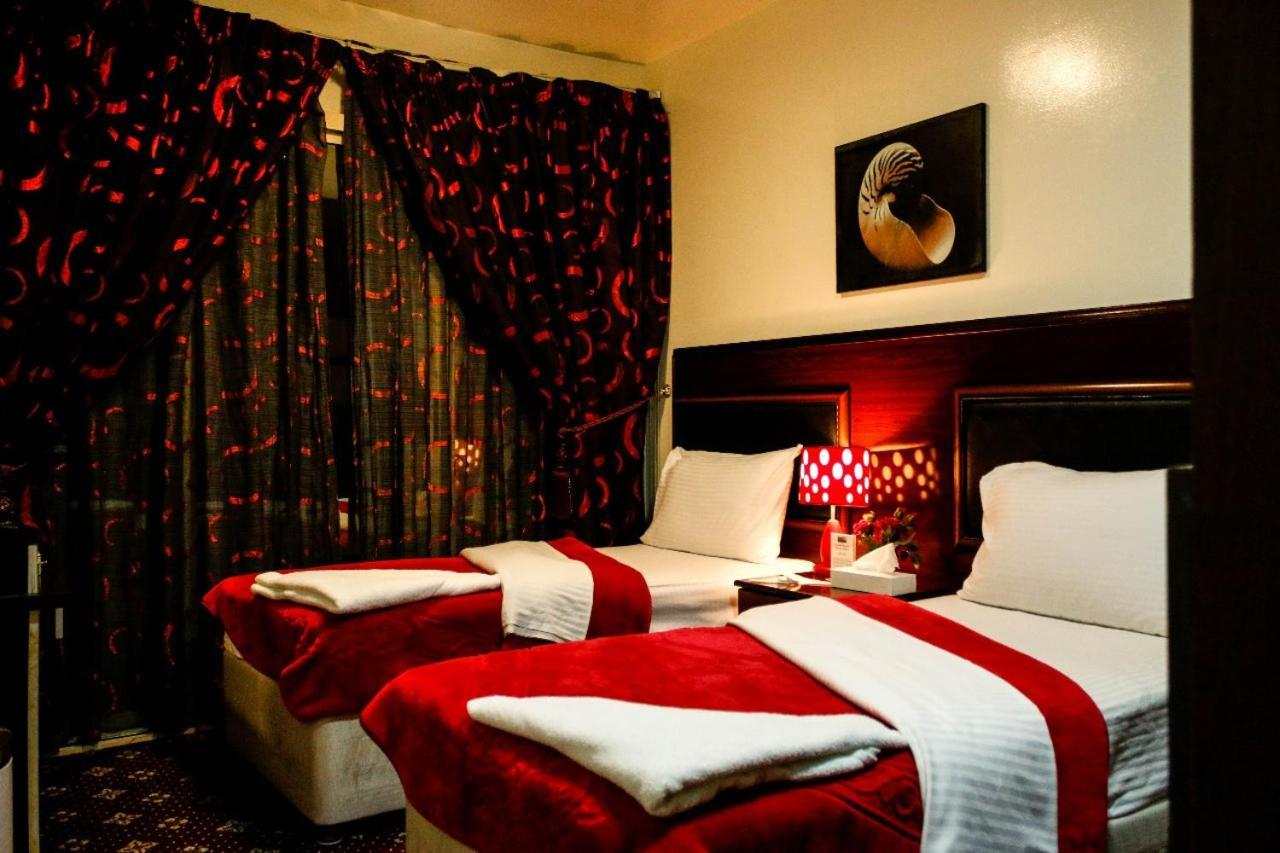 Hotel Karoon *