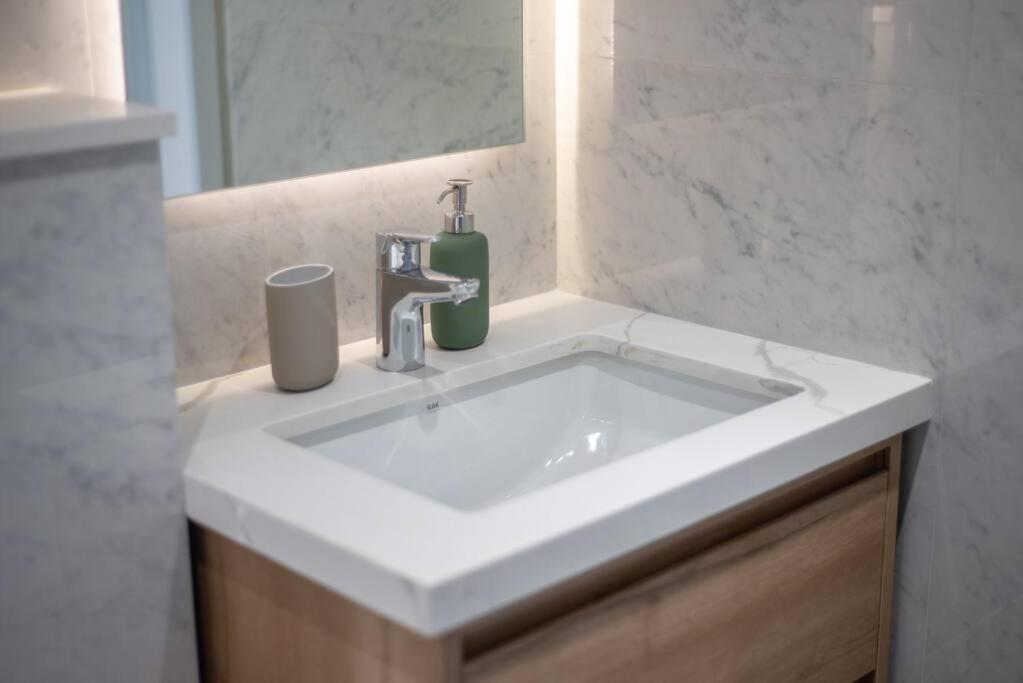 Apartment Astonishing 3bdr In The Heart Of Marina Dubai