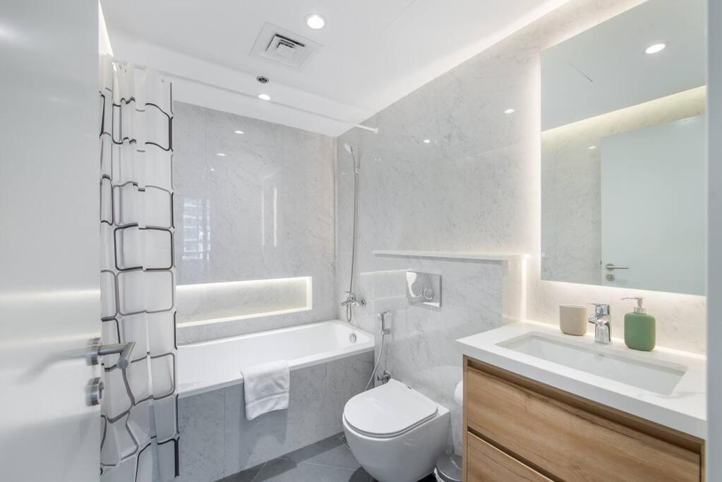 Astonishing 3bdr In The Heart Of Marina Dubai