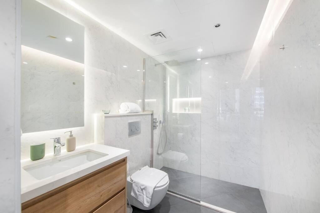 Astonishing 3bdr In The Heart Of Marina Apartment