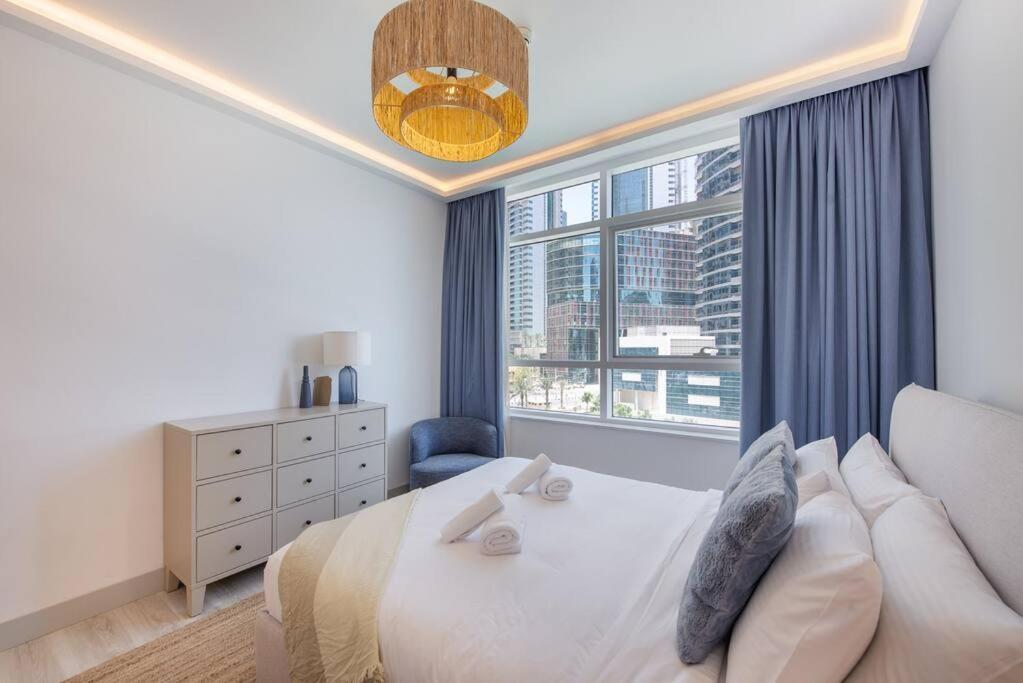 Astonishing 3bdr In The Heart Of Marina Apartment *