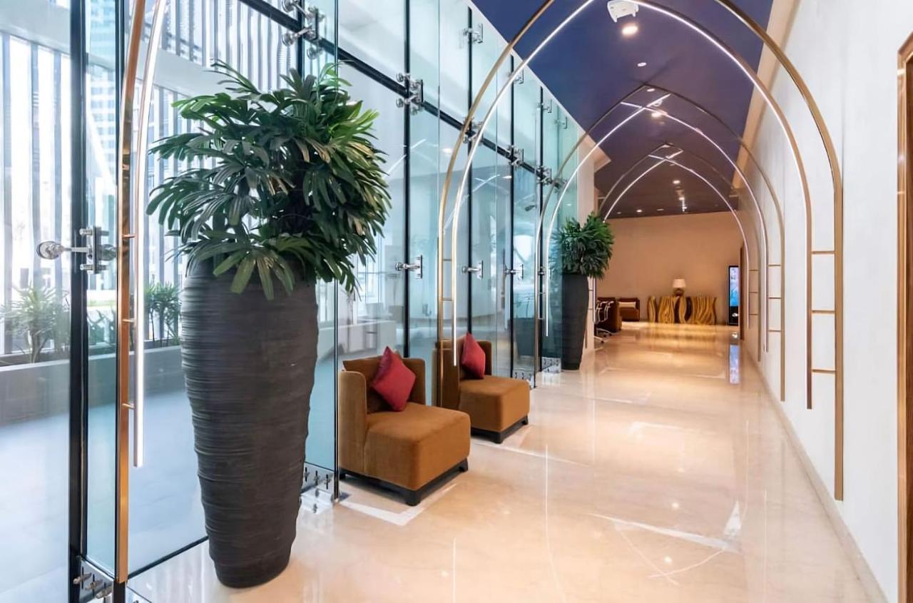 Apartment 5-star Luxury Studio Near Burj Khalifa Amazing Canal & Views!
